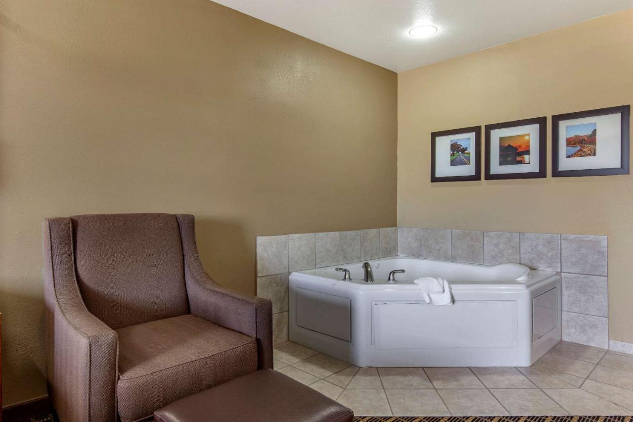 Comfort Suites Delavan - Lake Geneva Area Exteriér fotografie