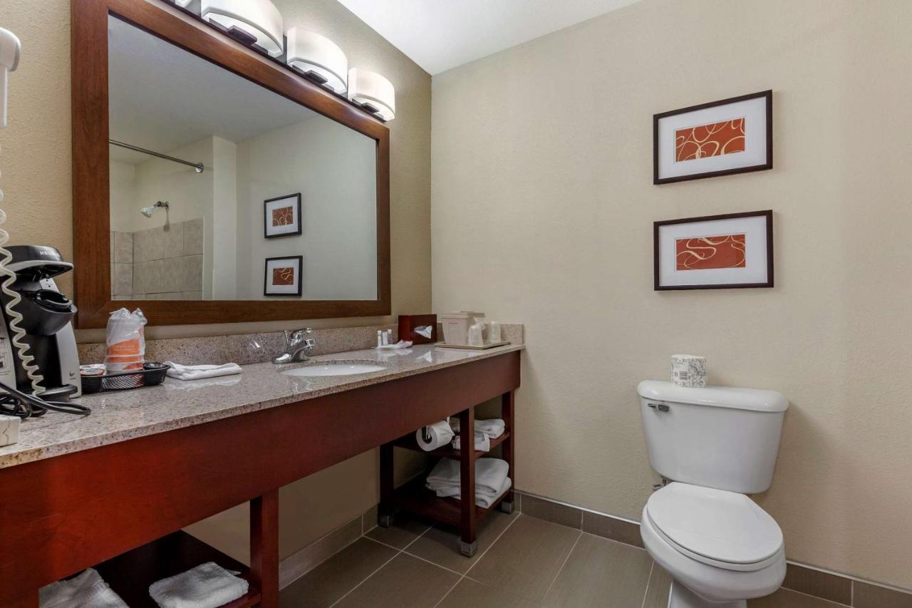 Comfort Suites Delavan - Lake Geneva Area Exteriér fotografie