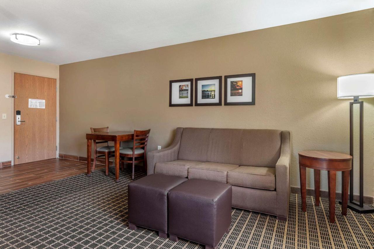 Comfort Suites Delavan - Lake Geneva Area Exteriér fotografie