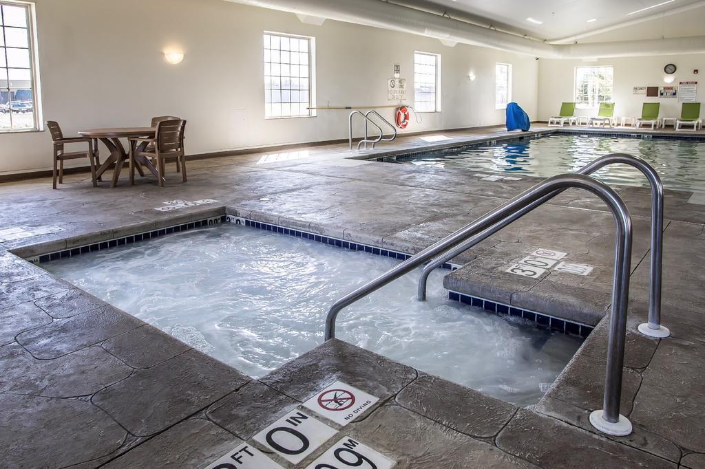 Comfort Suites Delavan - Lake Geneva Area Exteriér fotografie