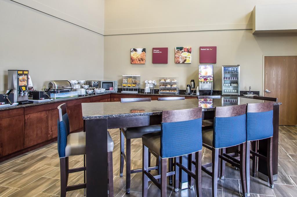 Comfort Suites Delavan - Lake Geneva Area Exteriér fotografie