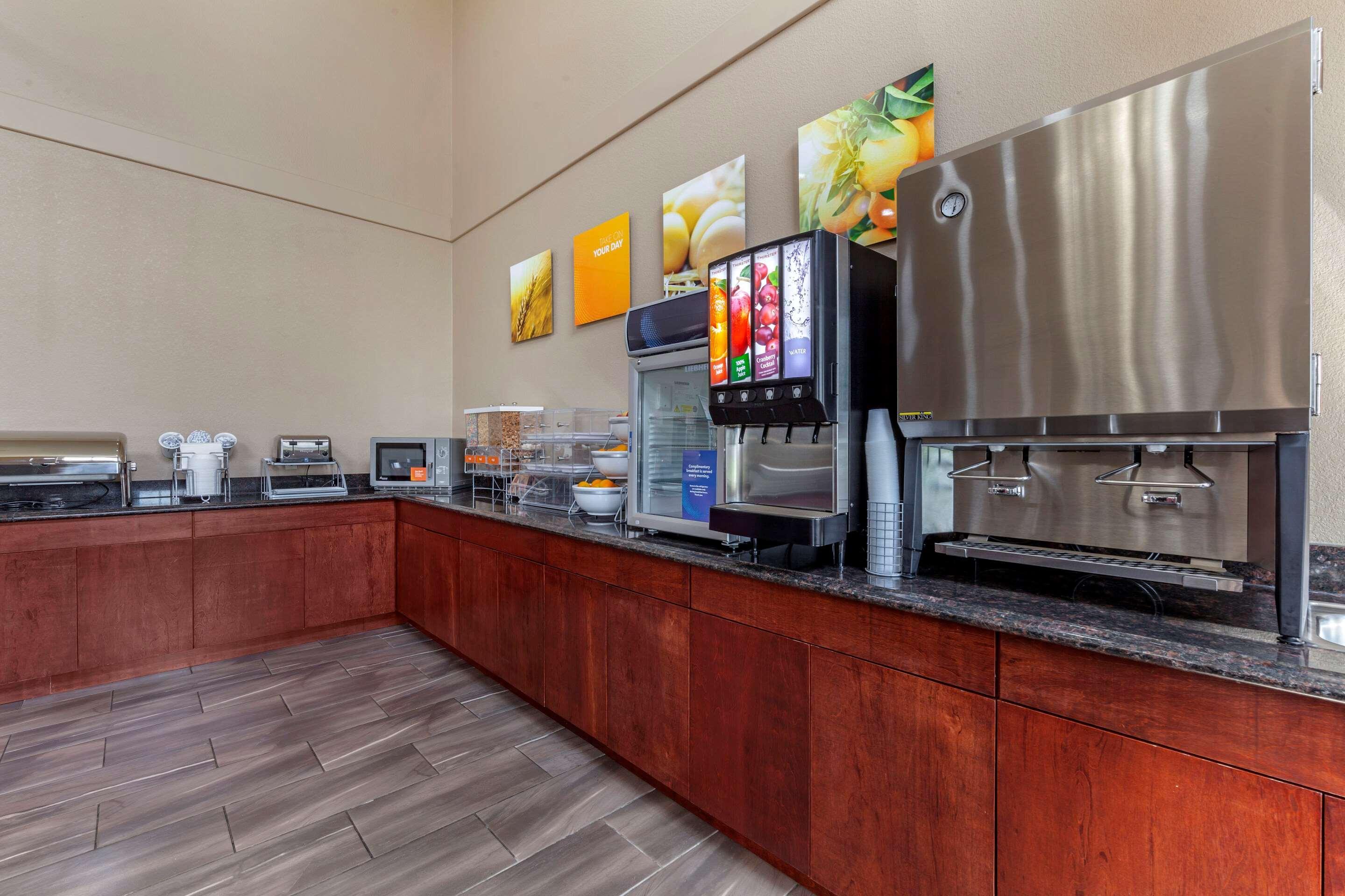 Comfort Suites Delavan - Lake Geneva Area Exteriér fotografie